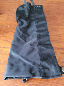 The other side of the gaiter, which is all black.